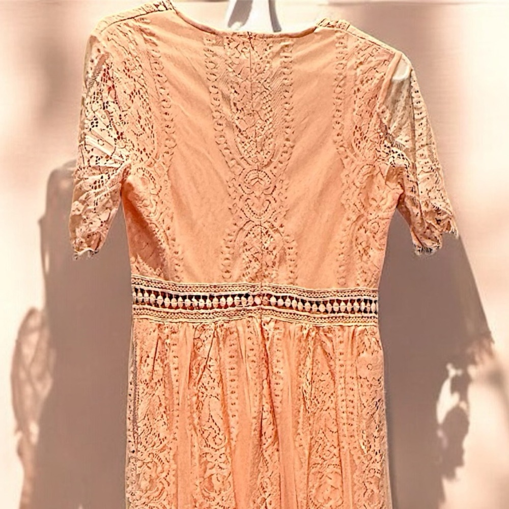 Elegant Peach Lace Dress MEDIUM length 59in pit to pit 16in - Picture 7 of 9